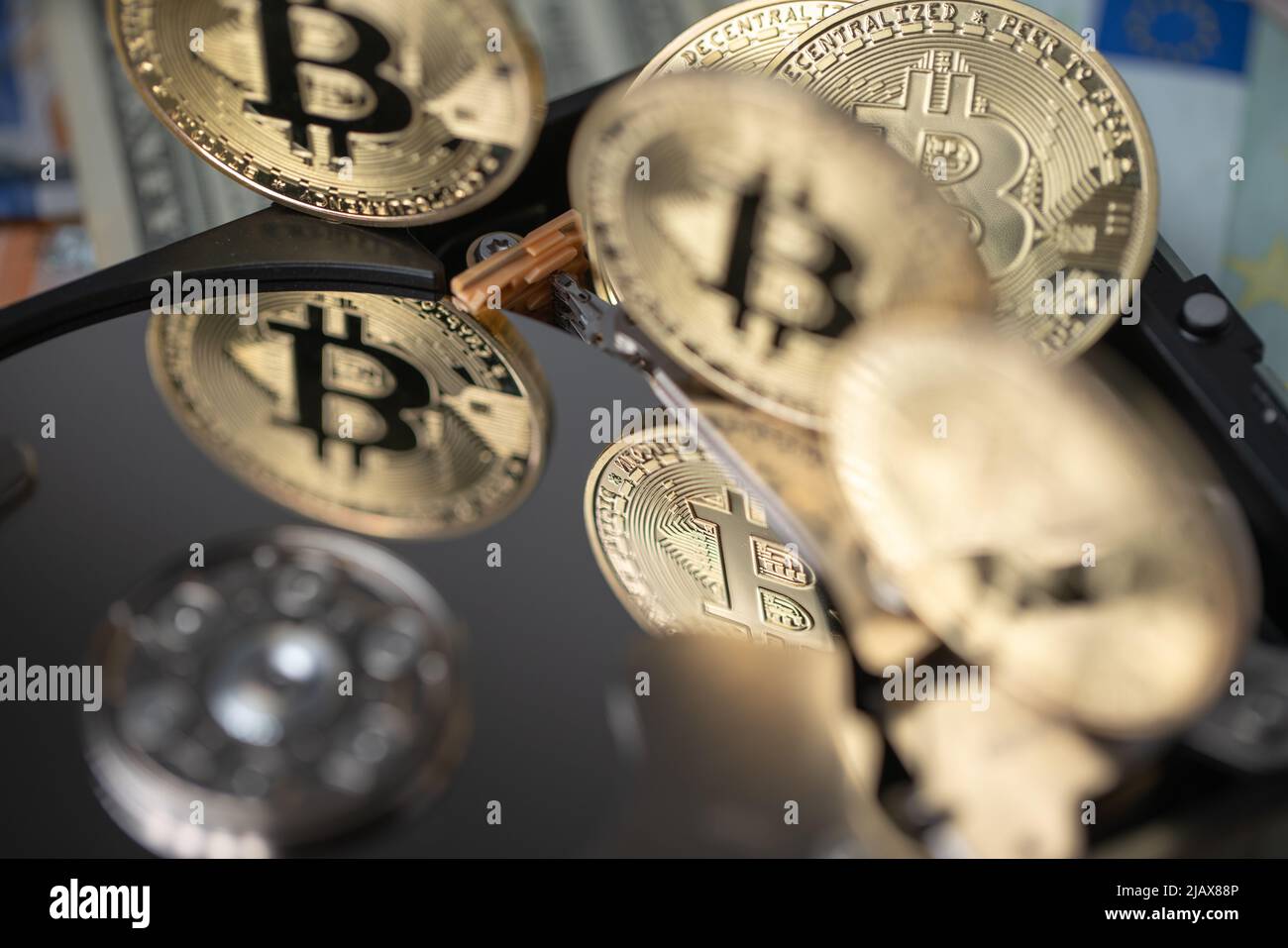 Bitcoin BTC auf Festplatte, Festplatte mit Krypto-Währung, Digital Money  Concept Stockfotografie - Alamy