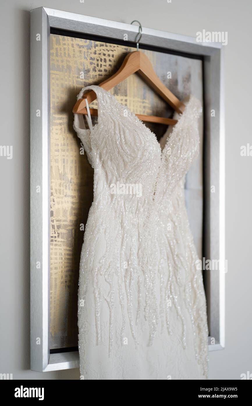 Weißes Hochzeitskleid für Braut Stockfoto