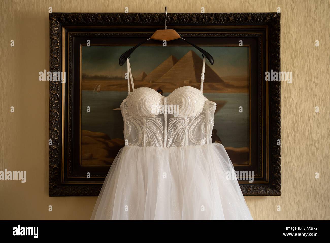 Weißes Hochzeitskleid für Braut Stockfoto