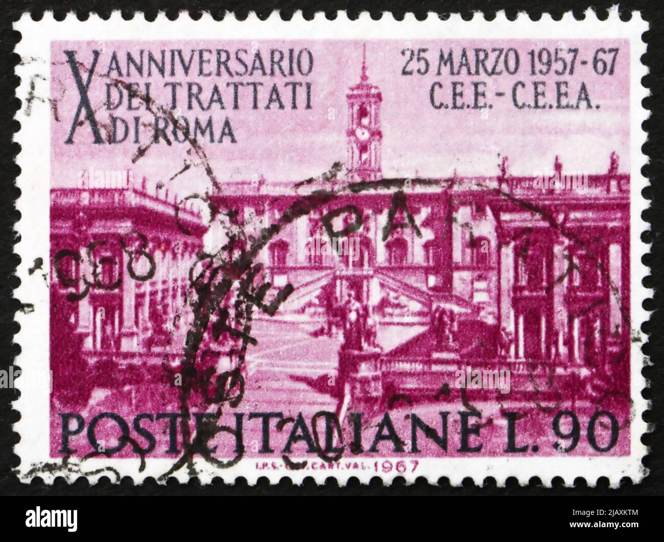 ITALIEN - UM 1967: Eine in Italien gedruckte Briefmarke zeigt den Sitz des Parlaments auf dem Kapitol, Rom, 10. des Vertrags von Rom, der den Europ festlegt Stockfoto
