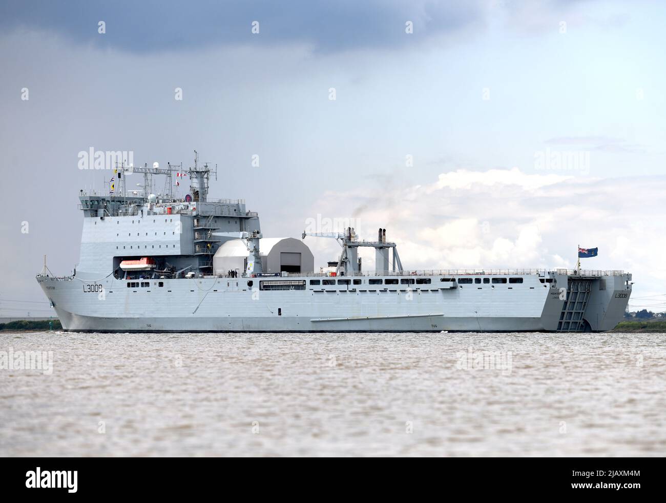 01/06/2022 Gravesend UK gigantisches Royal Fleet Hilfsschiff RFA Mounts Bay, das heute Nachmittag Gravesend passiert und auf dem Weg nach Greenwich ist. Der 176,6m ( Stockfoto