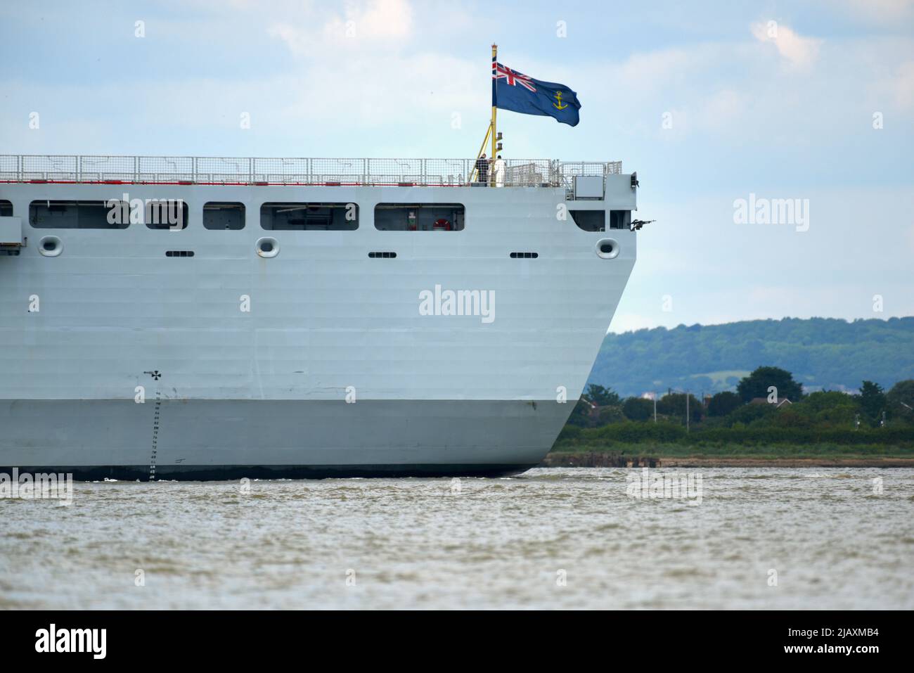 01/06/2022 Gravesend UK gigantisches Royal Fleet Hilfsschiff RFA Mounts Bay, das heute Nachmittag Gravesend passiert und auf dem Weg nach Greenwich ist. Der 176,6m ( Stockfoto