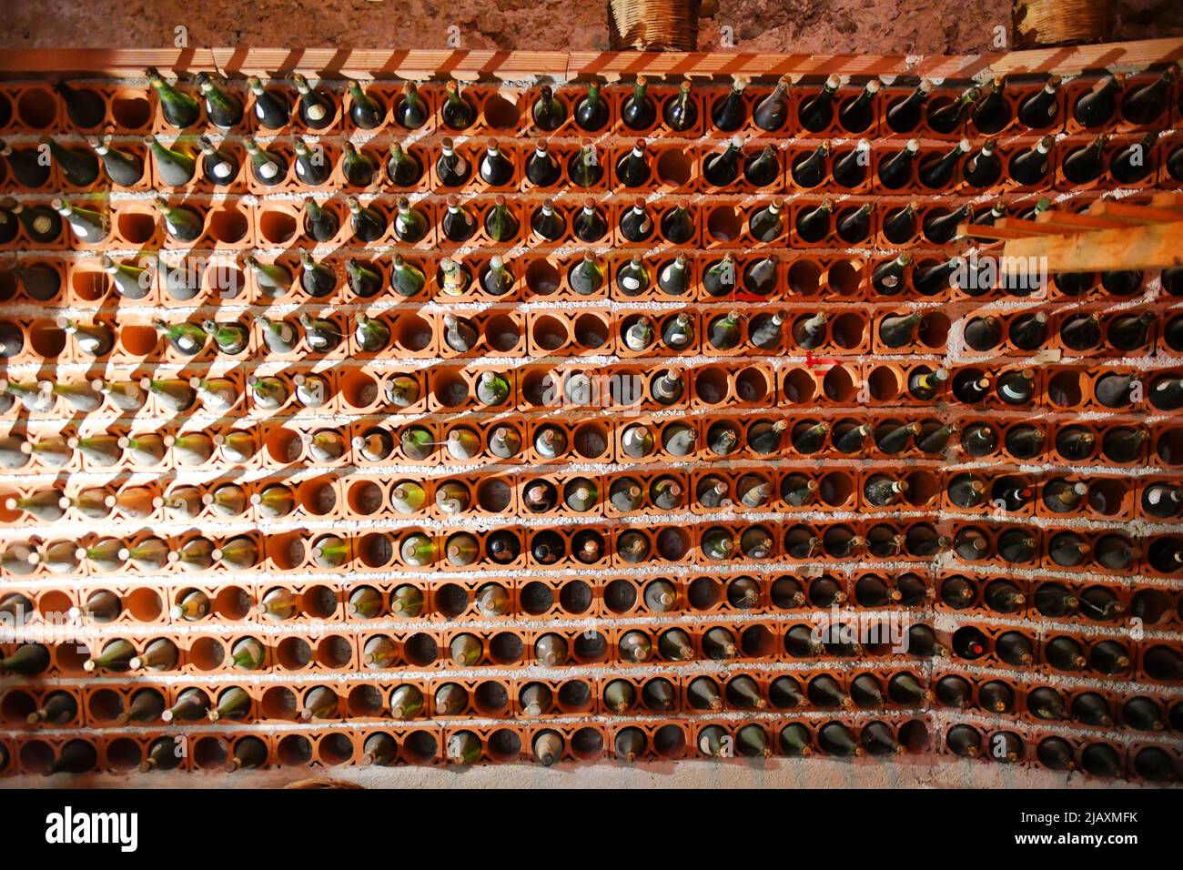 Das Innere eines alten Bauernhauses in Marsicovetere, einem ländlichen Dorf in der Region Basilicata in Italien. Stockfoto