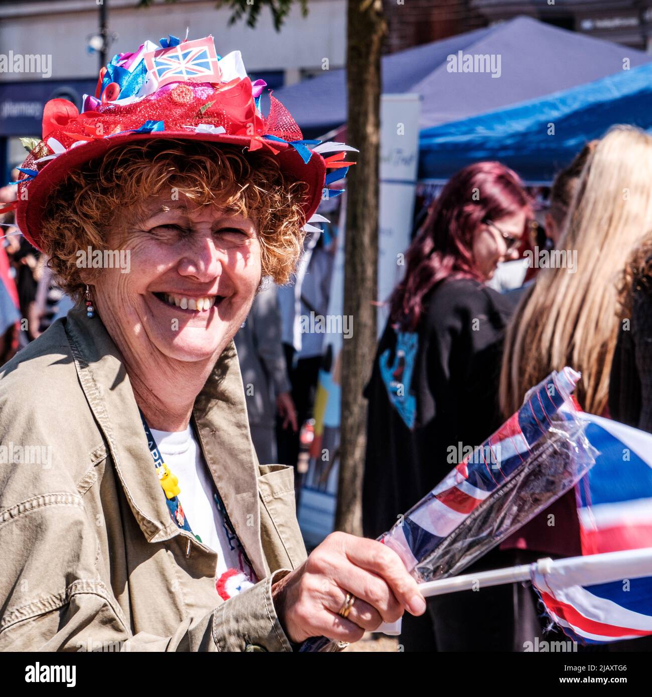 Epsom Surrey, London, Großbritannien, 01 2022. Juni, Massen von Happy People feiern Britsh Queen Elizabeths Platinum Jubilee Stockfoto