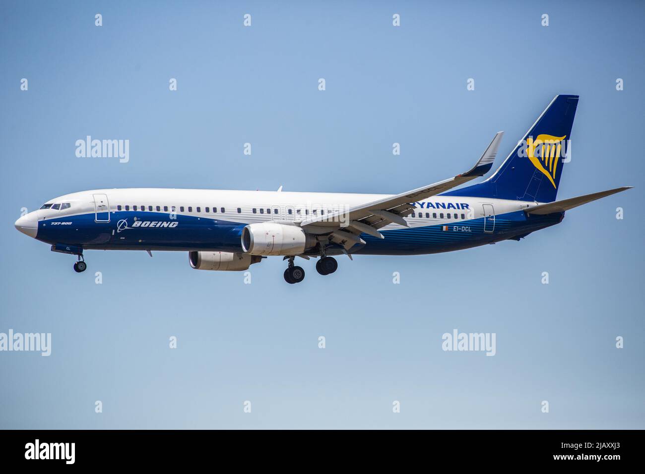 Barcelona, Spanien. 31.. Mai 2022. Eine Ryanair Boeing 737-800 wird auf dem Flughafen El Prat landen sehen. Kredit: SOPA Images Limited/Alamy Live Nachrichten Stockfoto