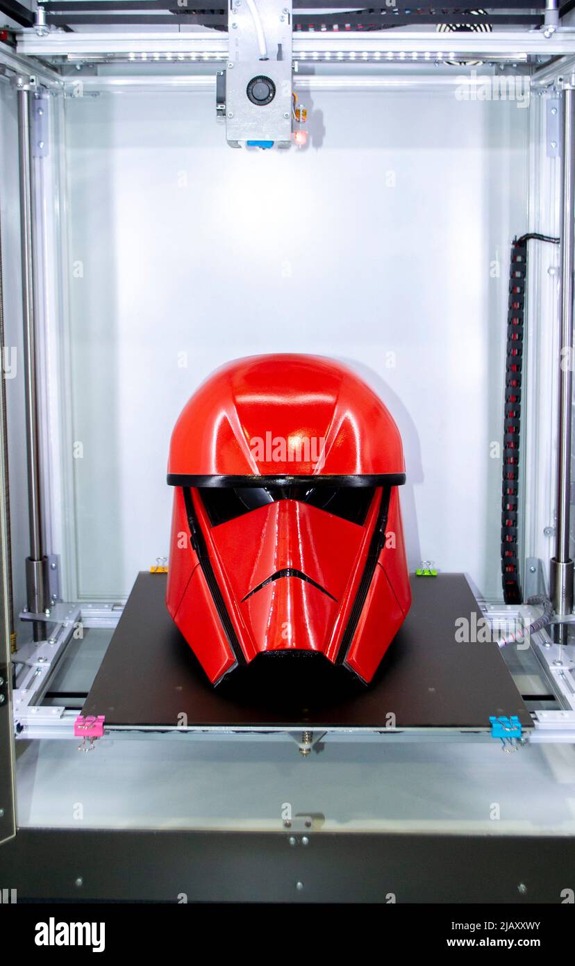 Objekt gedruckt auf 3D Drucker, auf Desktop von 3D Drucker. Fortschrittliche moderne Additivtechnologie. Konzept der industriellen Revolution von 4,0. Moderne 3D Druckadditiv-Technologie. Stockfoto