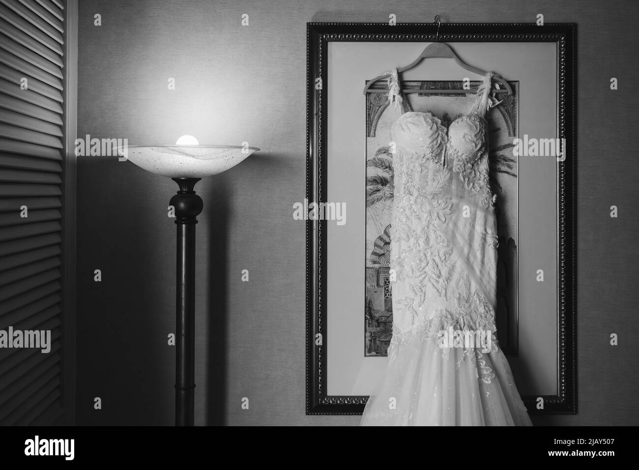 Weißes Hochzeitskleid für Braut Stockfoto