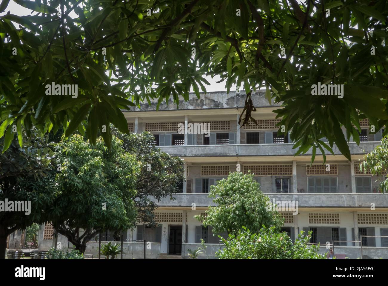 Zellblock B im ehemaligen Gefängnis Tuol Sleng, alias S-21, ursprünglich eine Schule, heute das Genozid-Museum, Phnom Penh, Kambodscha Stockfoto