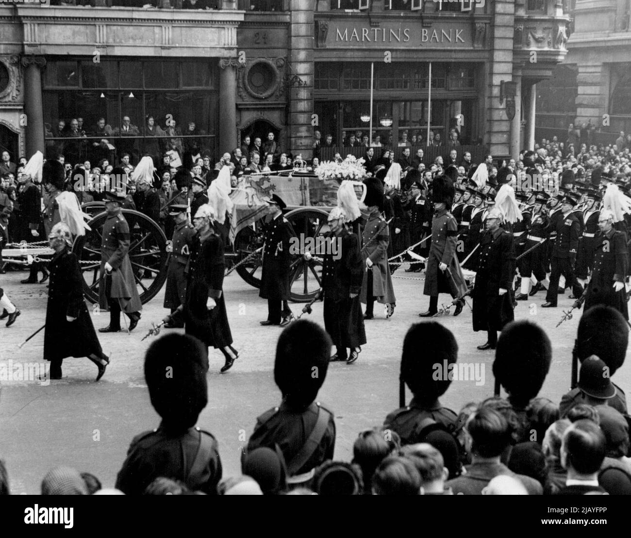 Begräbnis von König George - der Cortege, der auf dem Weg von Westminster zur Paddington Station entlang der St. James' Street verläuft. 15. Februar 1952. Stockfoto