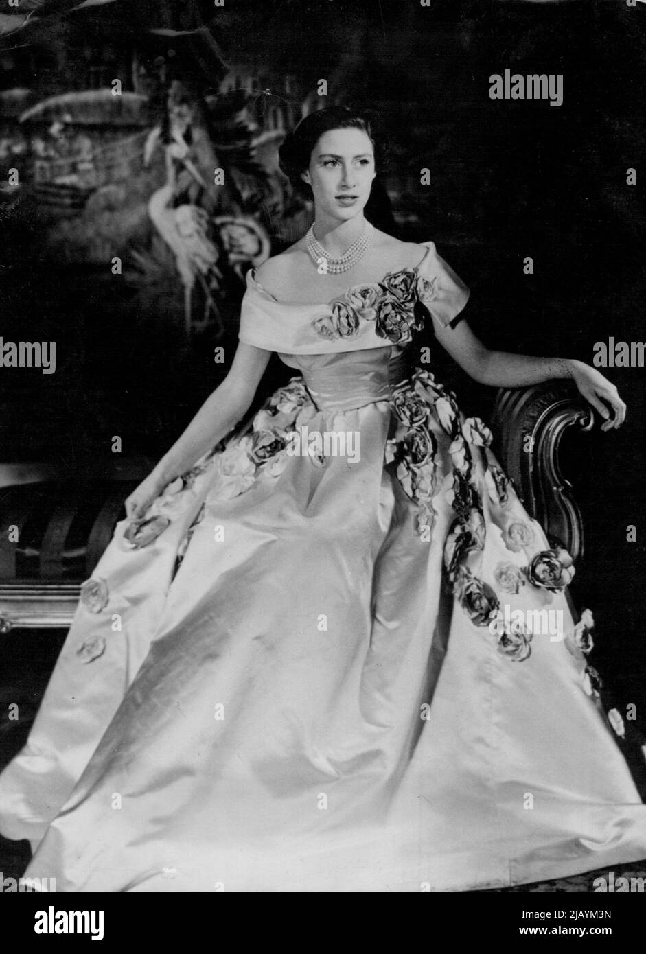 Rechts: Diese neue Porträtstudie von Prinzessin Margaret wurde vom Royal Command im Buckingham Palace angefertigt. 12. September 1950. (Foto von Associated Press Ltd.) Stockfoto