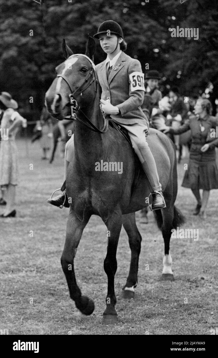 Royal Windsor Horse Show. Prinzessin Alexandra von Kent auf ihrem Pony ***** Marie bei der Royal Windsor Horse Show. 27. Juni 1947. (Foto von Reuterphoto) Stockfoto