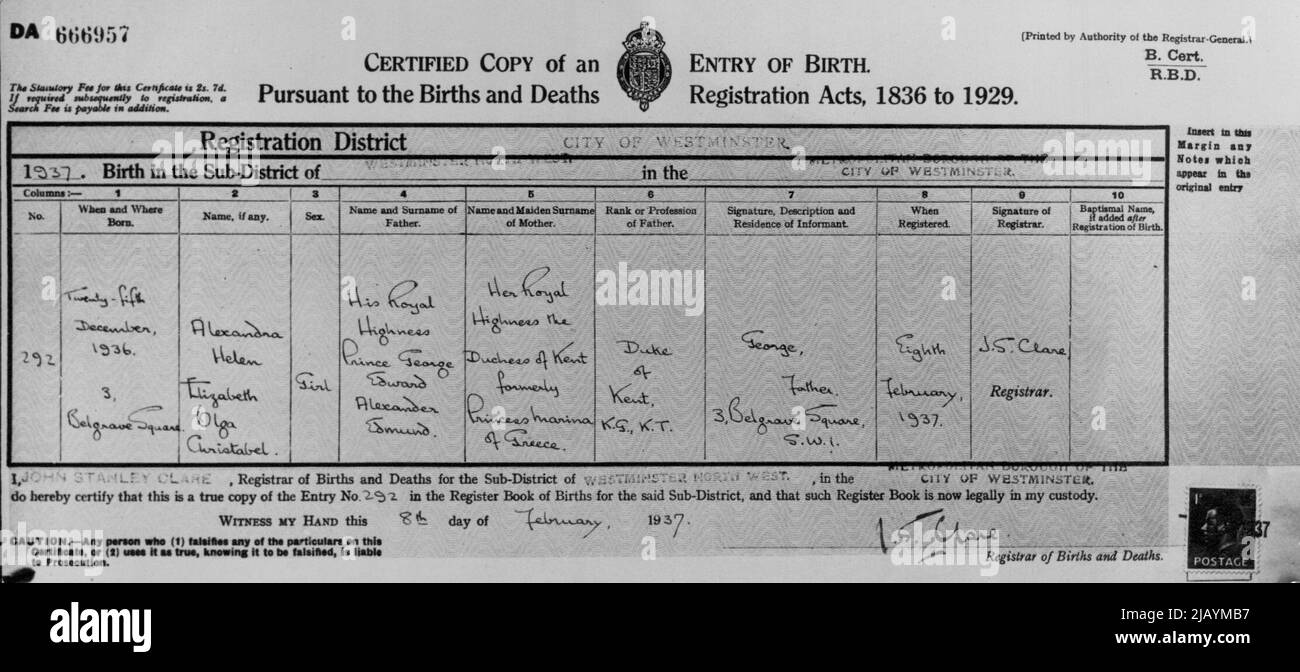 Registrierung der Geburt der Tochter des Herzogs von Kent -- Eine Kopie des Geburtseintrags im Westminster-Register. Eine der noch verwendeten Edward VIII-Marken ist dem Dokument beigefügt. Die Geburt der kleinen Tochter des Herzogs und der Herzogin von Kent, Die am Weihnachtstag auftrat, wurde heute Morgen registriert, als Herr J. S. Ceare, Registrar der Stadt Westminster District, die Residenz des Herzogs am No.3 Blegrave Square anrief, um die Namen der jungen Prinzessin so sicher wie möglich zu nennen. Die Namen der Prinzessin, Alexandra, Helen, Elizabeth, Olga Christabel, Werden in das Register neben eingetragen Stockfoto
