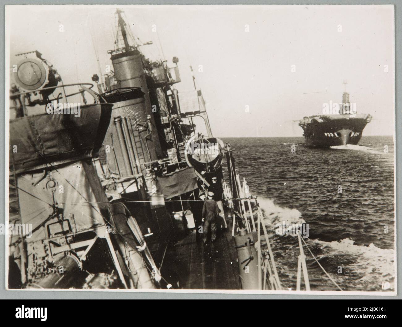 Die Ark Royal British Navy Schiff während einer Kreuzfahrt auf hoher See unbekannt Stockfoto