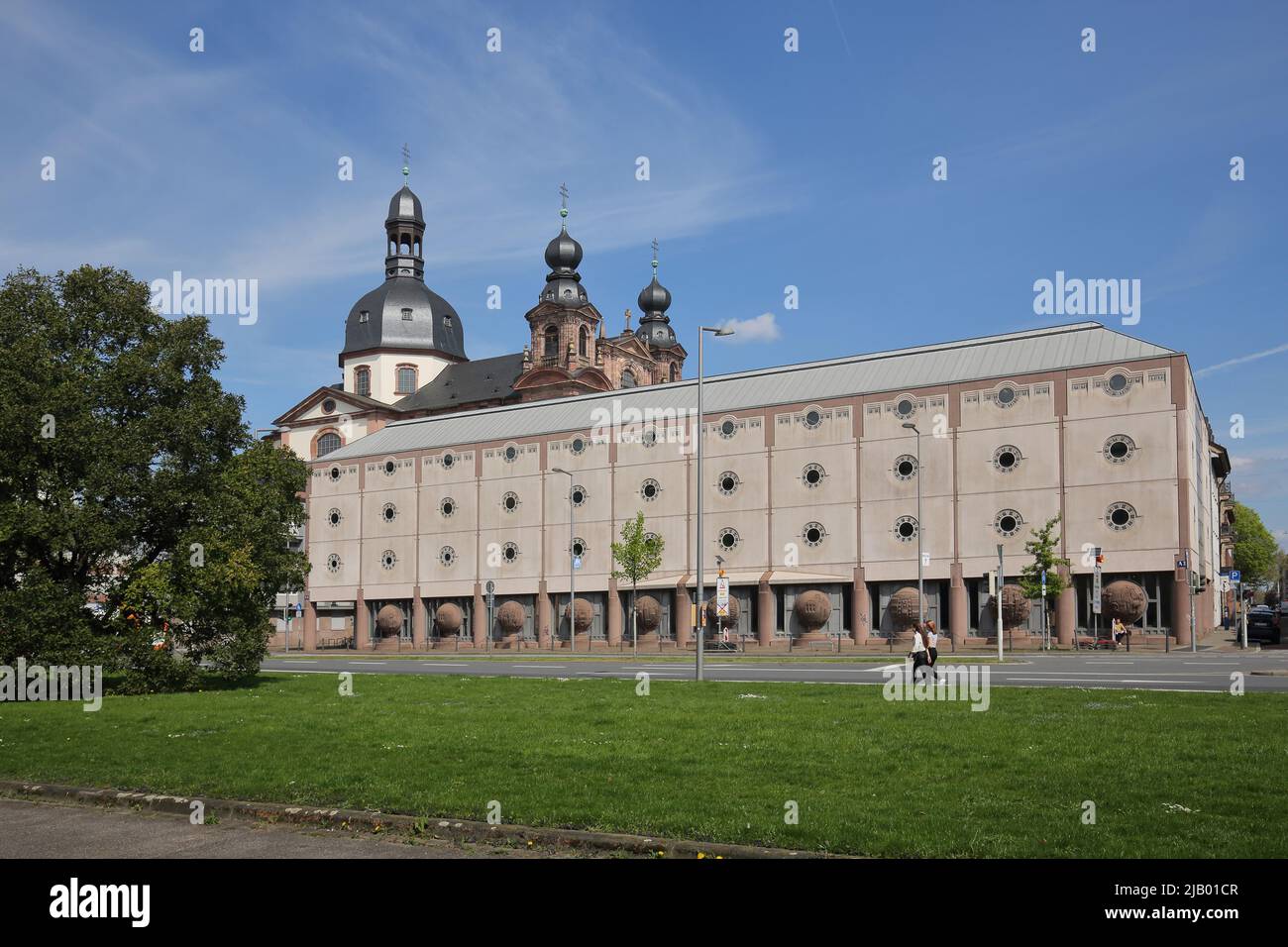 Universitätsbibliothek mit Jesuitenkirche in Mannheim, Hessen, Deutschland Stockfoto