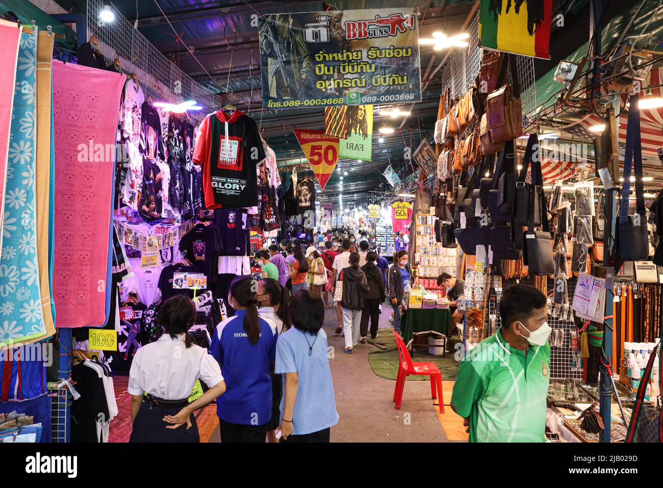 Chanthaburi, Thailand. 01.. Juni 2022. Flohmarkt rund um das Chanthaburi Good Product Festival, Chan Fun Fresh 2022. Quelle: Pacific Press Media Production Corp./Alamy Live News Stockfoto