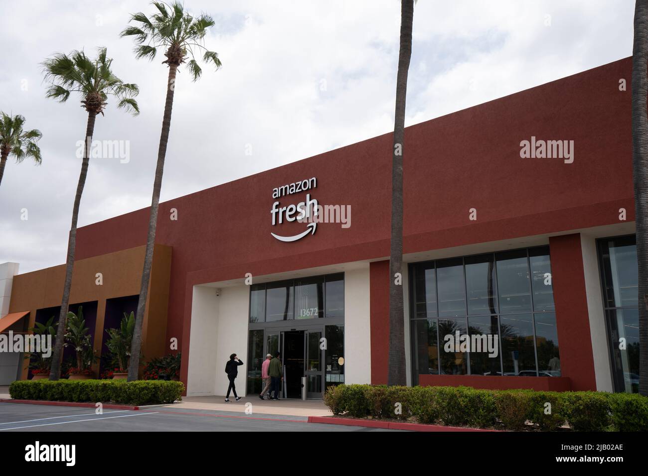 Das Amazon Fresh-Lebensmittelgeschäft in Irvine, Kalifornien, gesehen am Sonntag, 8. Mai 2022. Amazon Fresh ist eine Tochtergesellschaft des E-Commerce-Unternehmens Amazon.com. Stockfoto