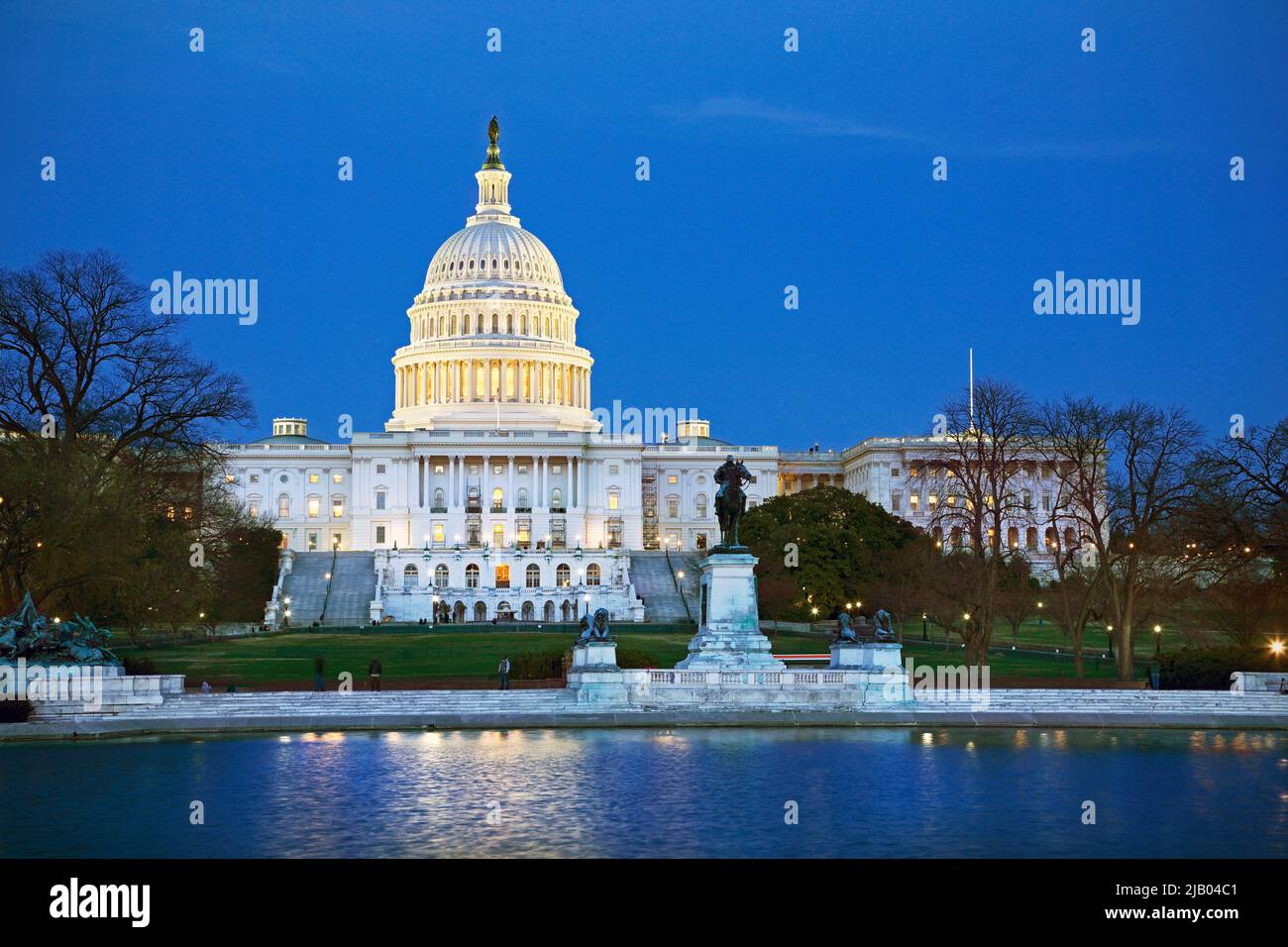 US-Kapitolgebäude, Washington D.C. in der Abenddämmerung Stockfoto
