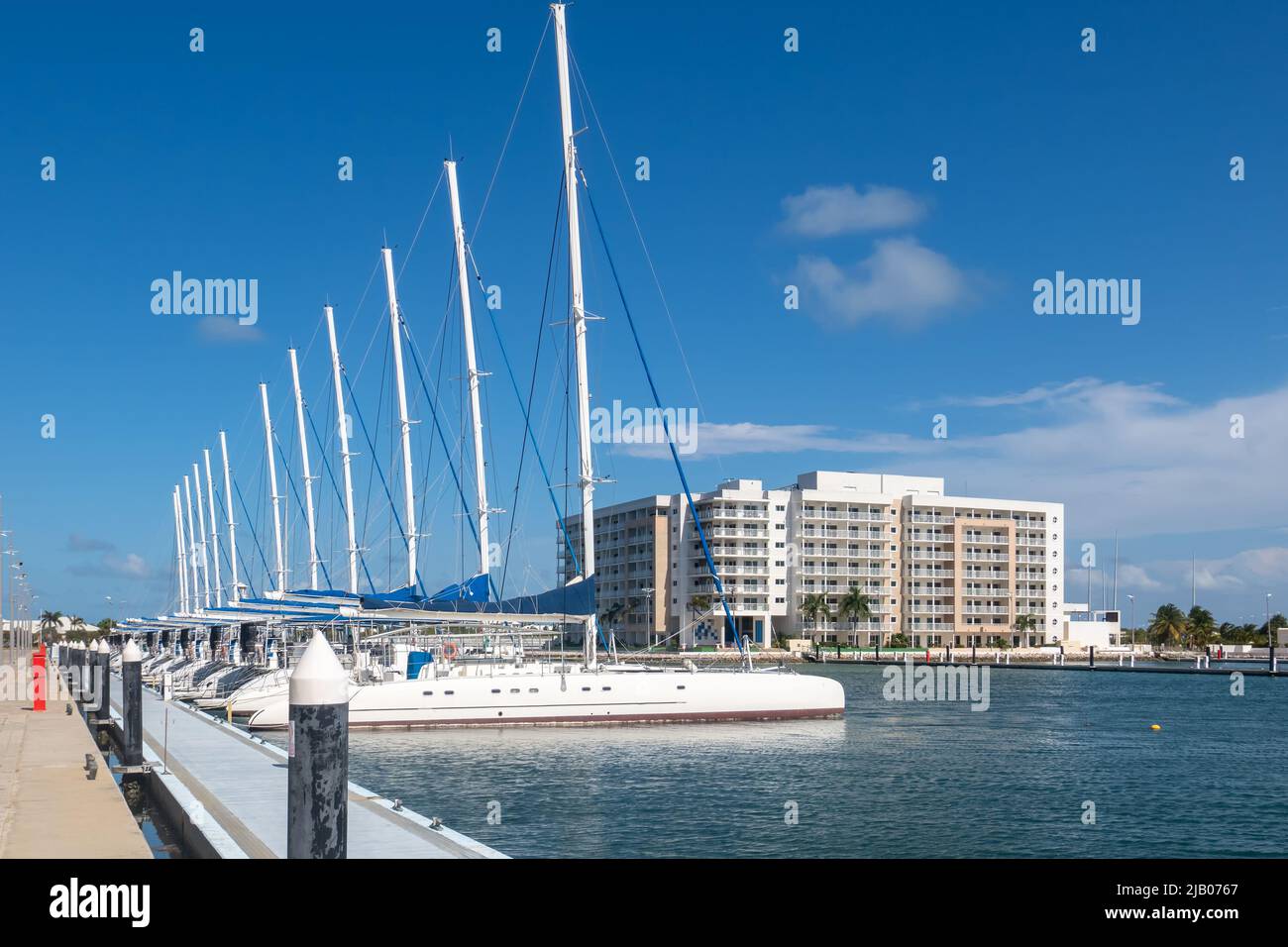 Segelboote an der Marina am Strand von Varadero in Kuba Stockfoto