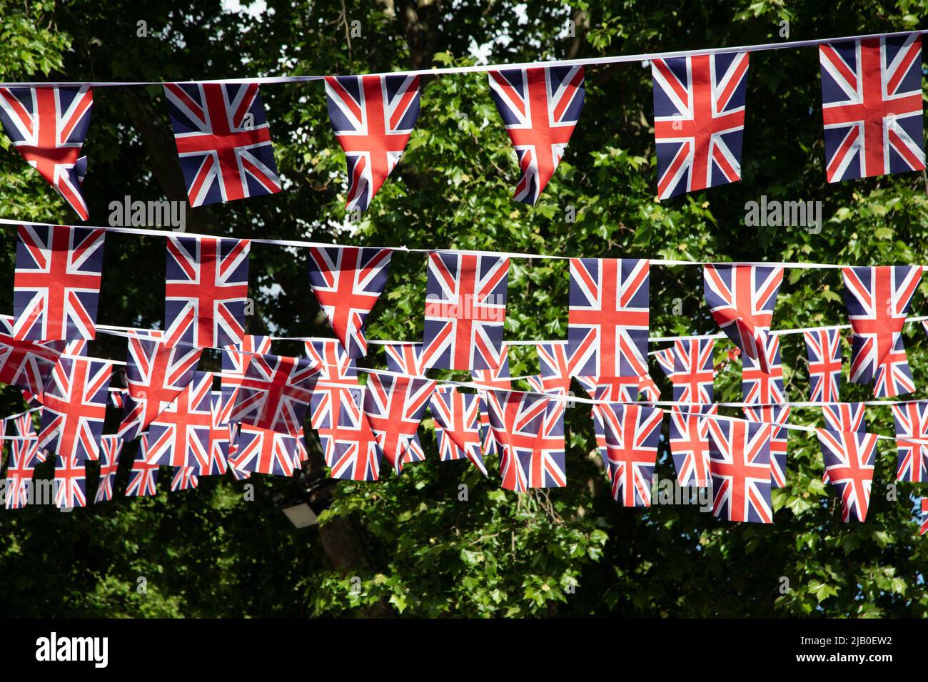 London, Großbritannien. Ist Juni 2022. Das „Bunting“ wurde anlässlich des „Platinum Jubilee“ der Königin aufgelegt. Quelle: Kiki Streitberger / Alamy Live News Stockfoto