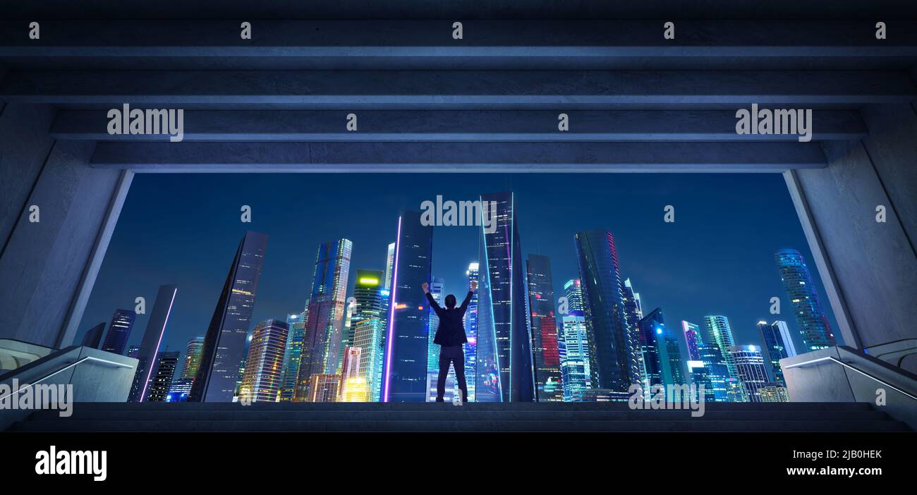 Junger Geschäftsmann, der am Ausgang der U-Bahn steht, mit Blick auf die nächtliche, florierende moderne Stadt, Geschäftsambitionen. Stockfoto