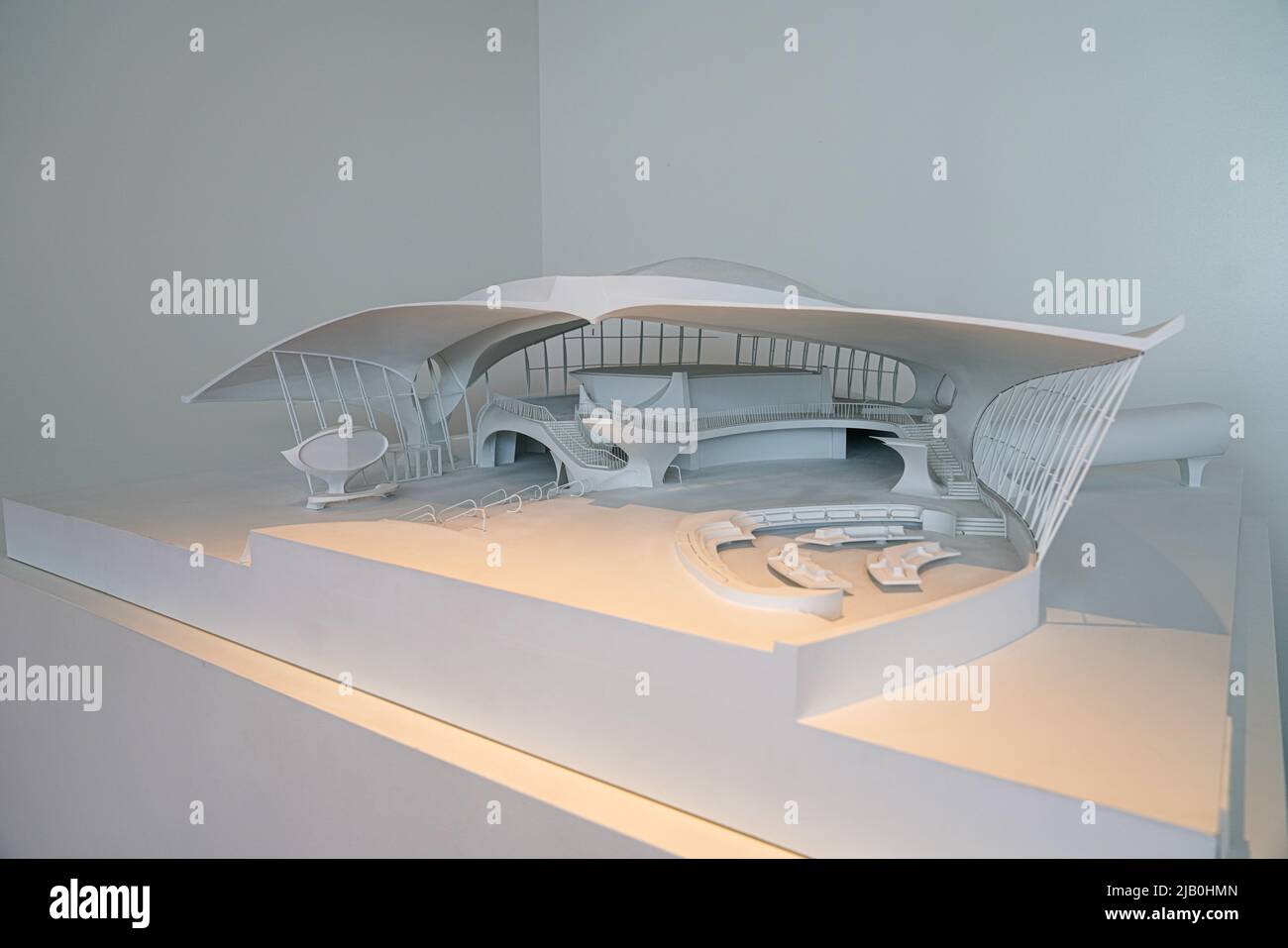 Architekturmodelle können hocheffektive Kommunikationswerkzeuge sein, die es den Menschen ermöglichen, den Raum zu visualisieren und Produkte und Design zu verstehen. Stockfoto