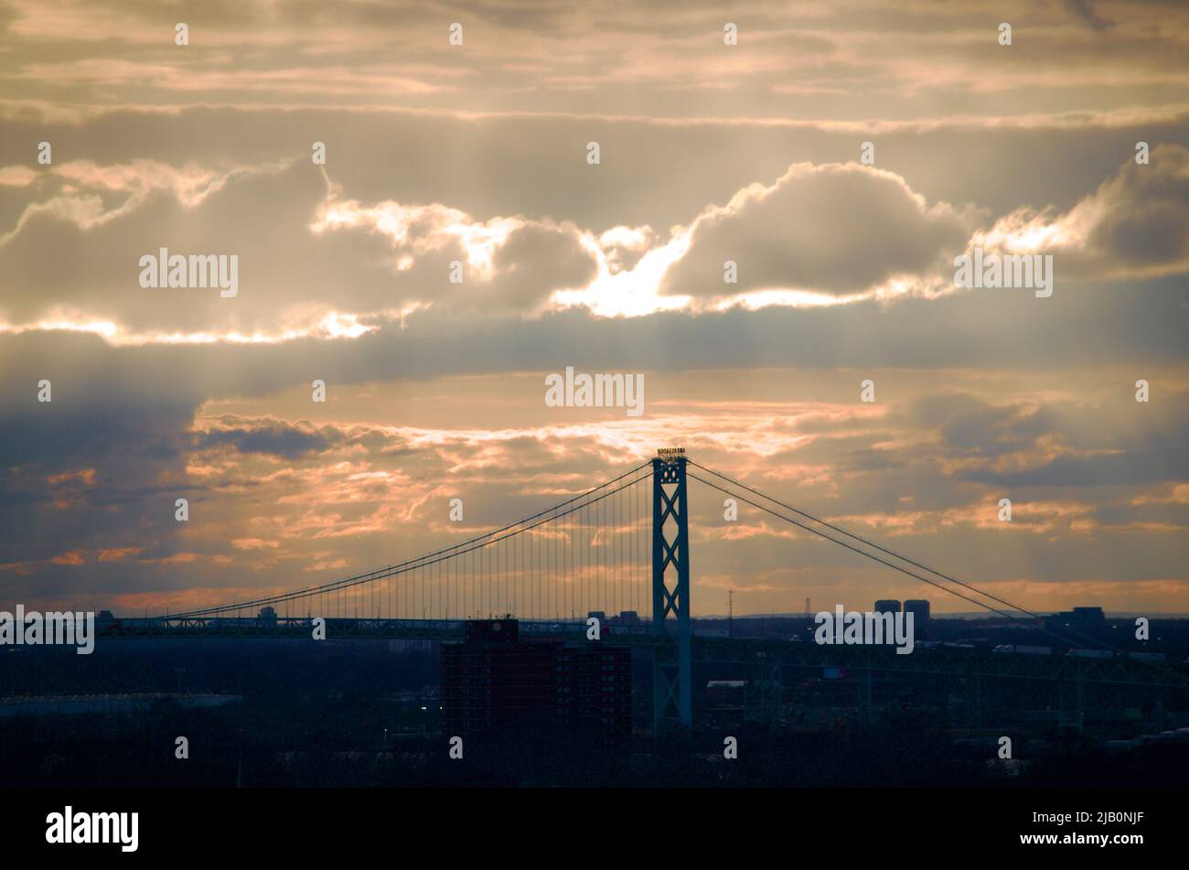 Bild der Botschafterbrücke von der kanadischen Seite in Windsor Ontario. Stockfoto