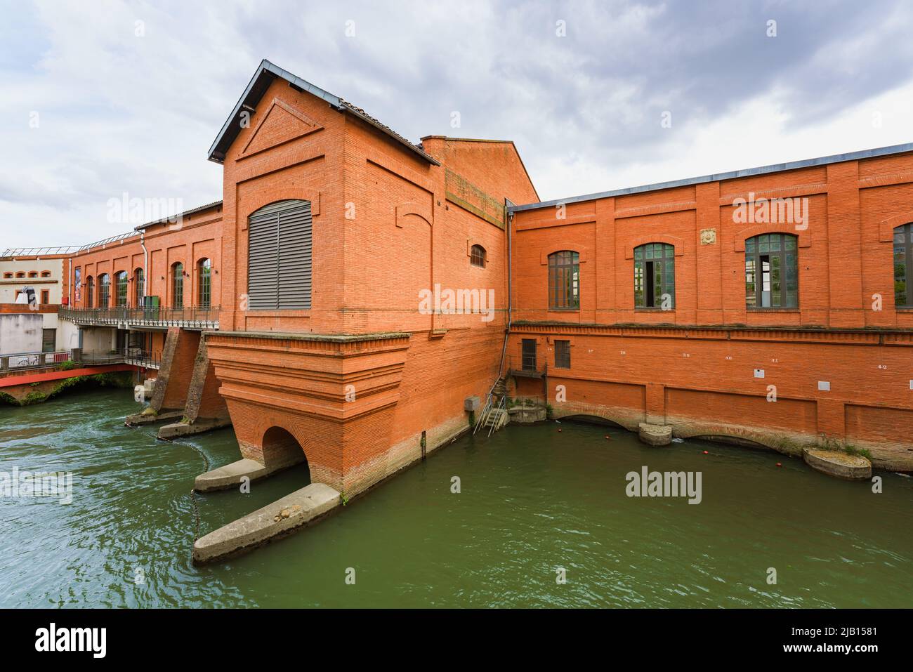 Toulouse, Frankreich. 23.Mai 2022. Blick auf die Le Bazacle Turbine, EDF Espace, am Flussufer der Garonne Stockfoto