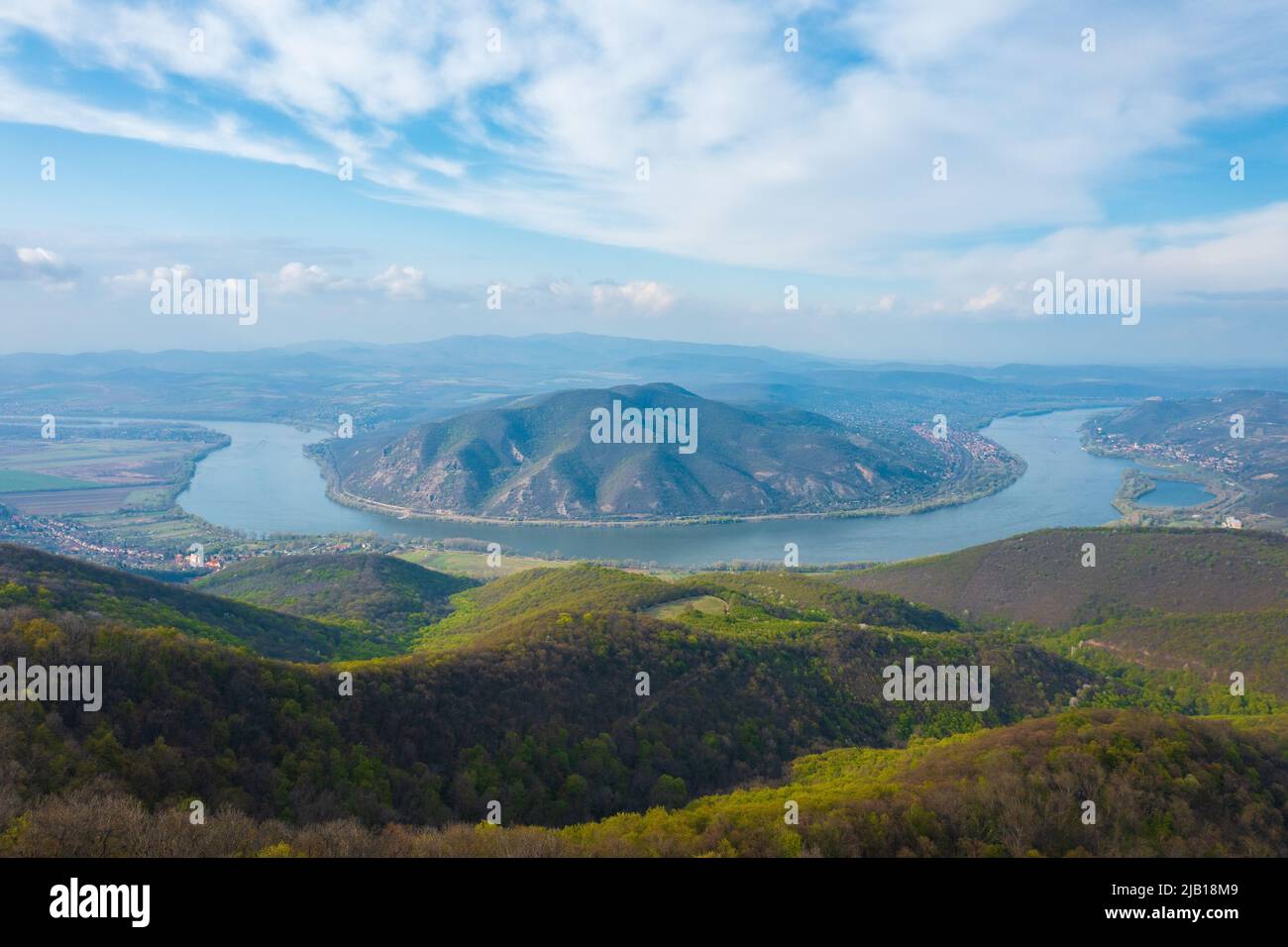 Spektakuläre Aussicht auf die donauknie vom Aussichtspunkt Prédikálószék. Diese Region Ungarns ist touristisch sehr bedeutsam. Stockfoto