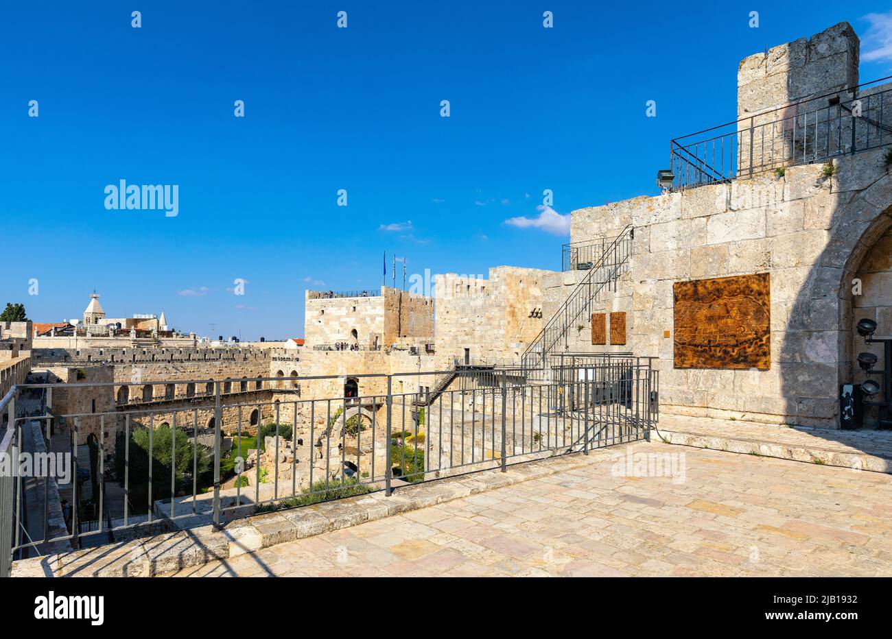 Jerusalem, Israel - 12. Oktober 2017: Mauern, Flanken und Innenhof der Festung der Festung der Davidsturm-Zitadelle in der Altstadt von Jerusalem Stockfoto