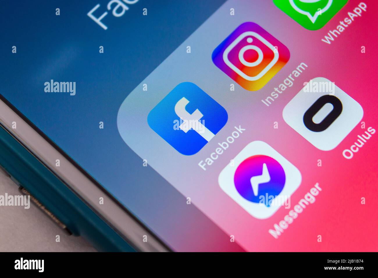 Kumamoto, JAPAN - Feb 15 2021 : Facebook-App und ihre anderen Marken (Instagram, Messenger, WhatsApp und Oculus VR) auf dem iPhone. Stockfoto
