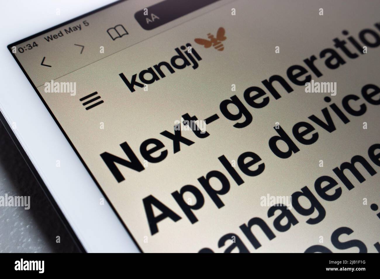Kumamoto, JAPAN - Mai 4 2021 : Logo von Kandji auf seiner Website auf Tablet. Kandji ist ein US-amerikanisches MDM-Startup, das sich auf Apple-Geräte und -Systeme spezialisiert hat. Stockfoto