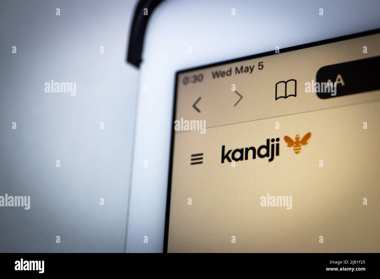 Kumamoto, JAPAN - Mai 4 2021 : Logo von Kandji auf seiner Website auf Tablet. Kandji ist ein US-amerikanisches MDM-Startup, das sich auf Apple-Geräte und -Systeme spezialisiert hat. Stockfoto