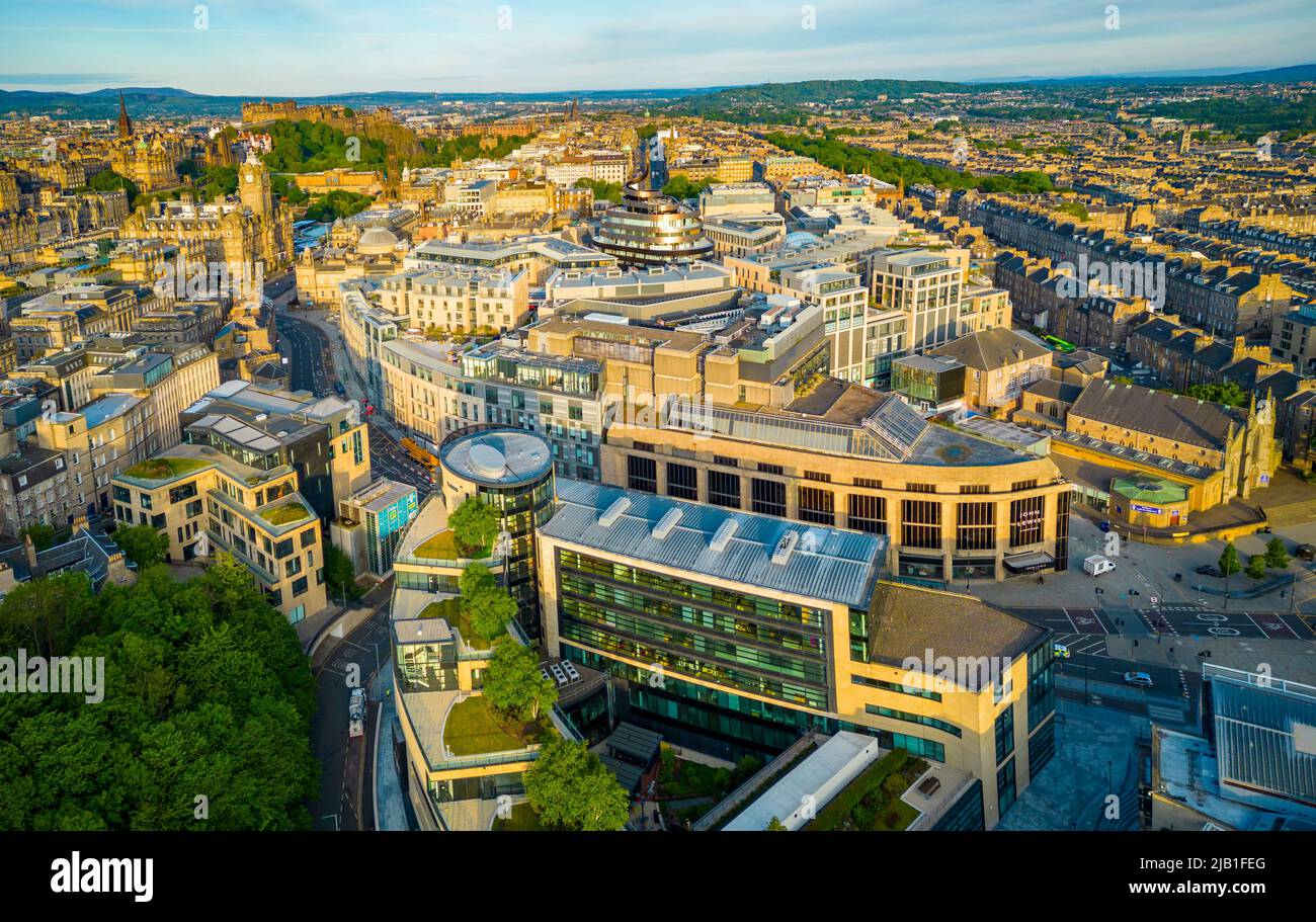 Luftaufnahme des St James Quarter Handels- und Wohnsiedlung im Edinburgh City Centre, Schottland, Großbritannien Stockfoto