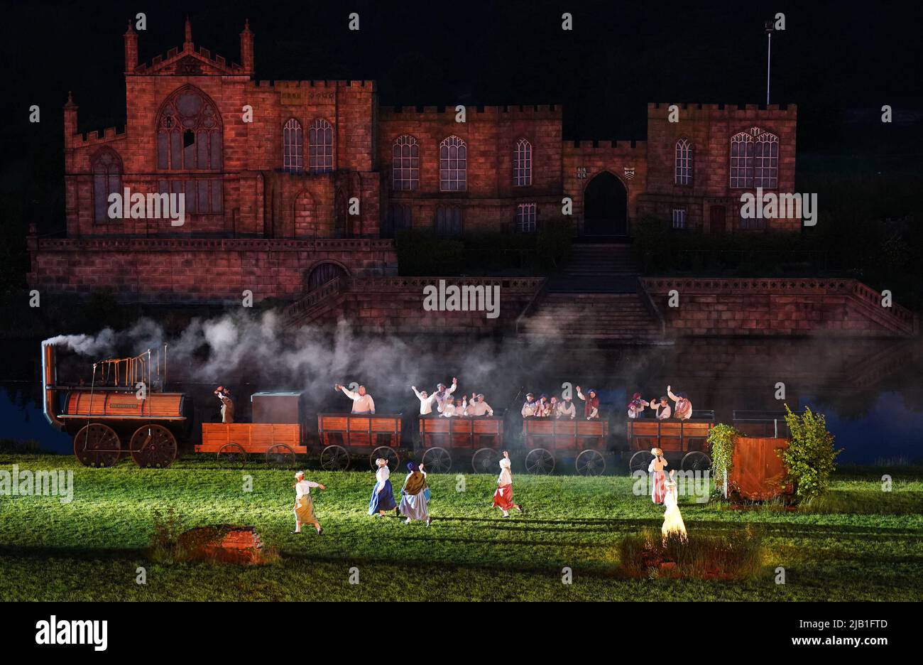 Die Darsteller nehmen an den Proben für die Live-Outdoor-Show Kynren - 'an Epic Tale of England' auf der Eleven Arches Flatts Farm in der Nähe von Auckland Castle, Bishop Auckland, Teil. Bilddatum: Mittwoch, 1. Juni 2022. Stockfoto