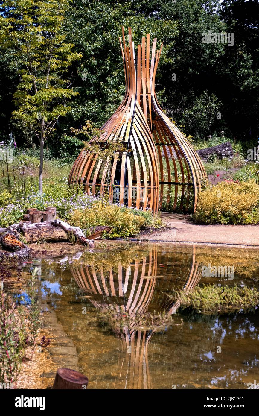 Wildlife Garden Tower von Tom Hare im RHS Wisley Garden Surrey UK Stockfoto