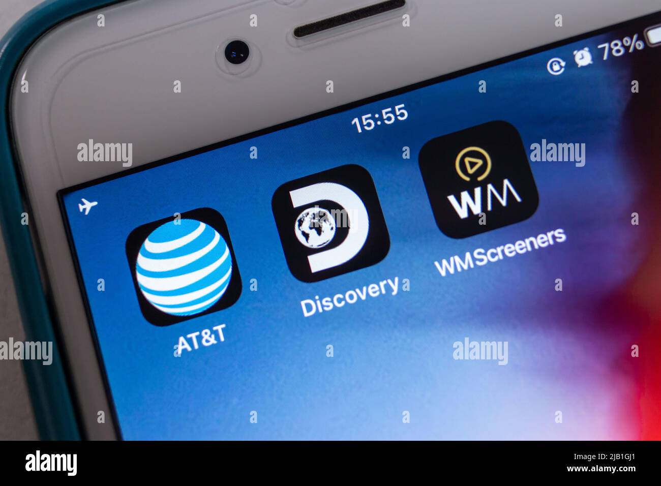 Kumamoto, JAPAN - Jun 1 2021 : AT&T, Discovery & WarnerMedia auf dem iPhone. AT&T gab bekannt, dass die WM abgespinnt und mit Discovery, Inc. Fusioniert wird Stockfoto