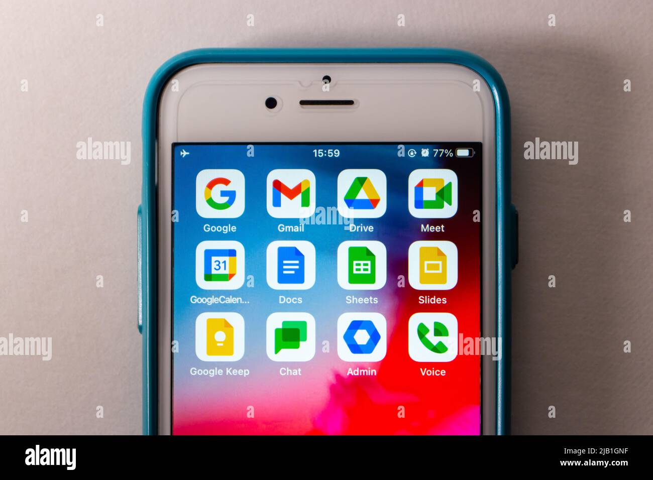 Kumamoto, JAPAN - Juni 1 2021: Google Workspace-Apps (Gmail, Drive, Meet, Calendar Docs, Sheets, Folien, Google Keep, Chat, Admin und Voice) auf dem iPhone Stockfoto