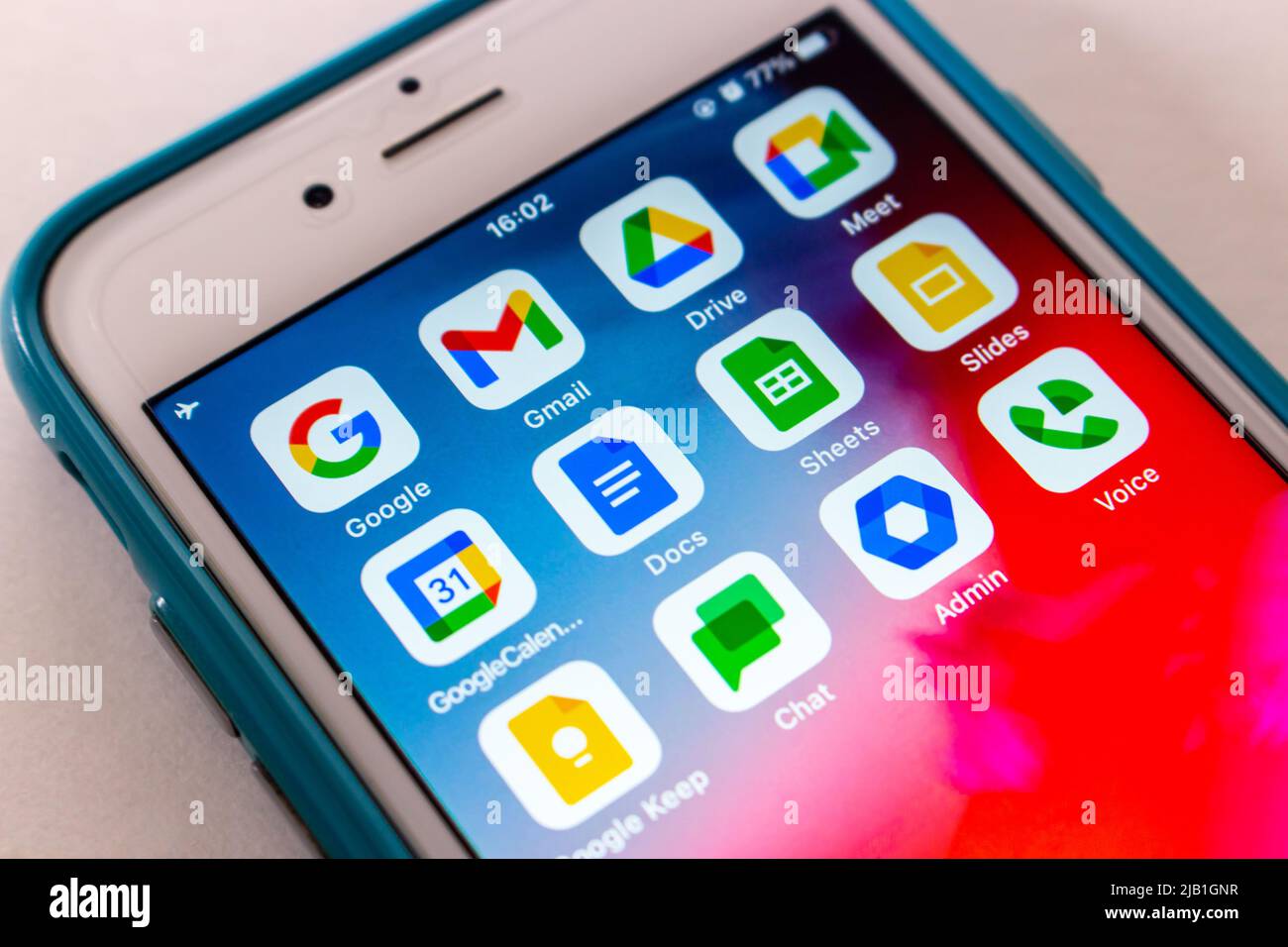 Kumamoto, JAPAN - Juni 1 2021: Google Workspace-Apps (Gmail, Drive, Meet, Calendar Docs, Sheets, Folien, Google Keep, Chat, Admin und Voice) auf dem iPhone Stockfoto