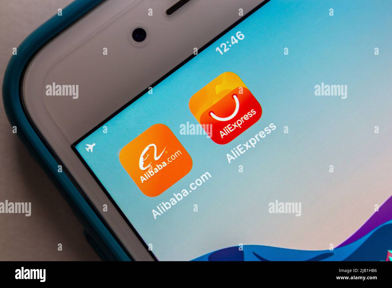 Kumamoto, JAPAN - Apr 18 2021 : Alibaba & AliExpress auf dem iPhone. Ein Online B2B Marktplatz und Retail Service basierend auf China Konzept Stockfoto