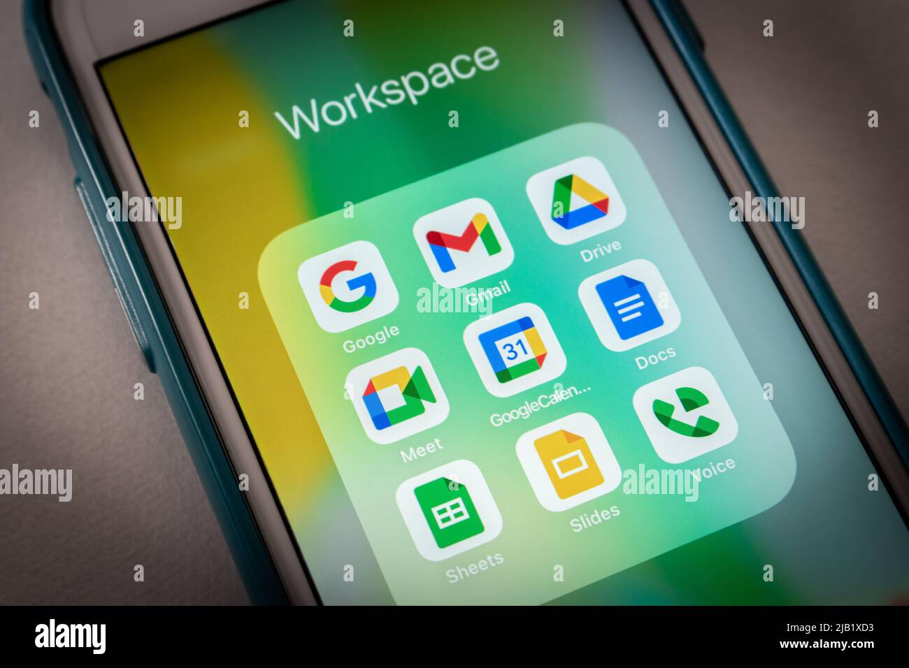 Google Workspace, ehemals G Suite, Symbole (Gmail, Drive, Meet, Kalender Docs, Blätter, Folien, Google Keep, Chat, Admin und Voice) auf dem iPhone Stockfoto