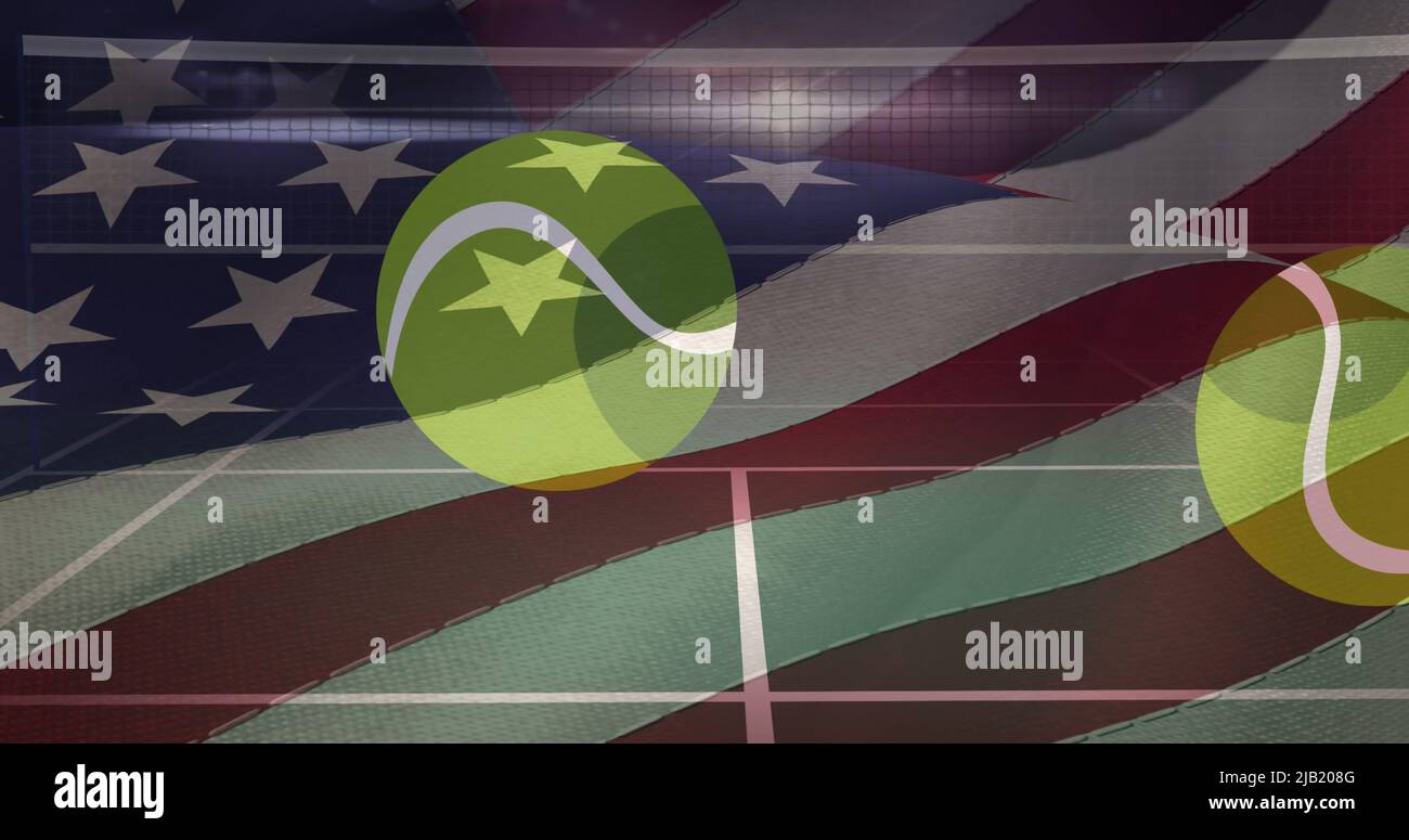 Schwenken der amerikanischen Flagge über mehrere Tennisbälle, die gegen den Tennisplatz fallen Stockfoto