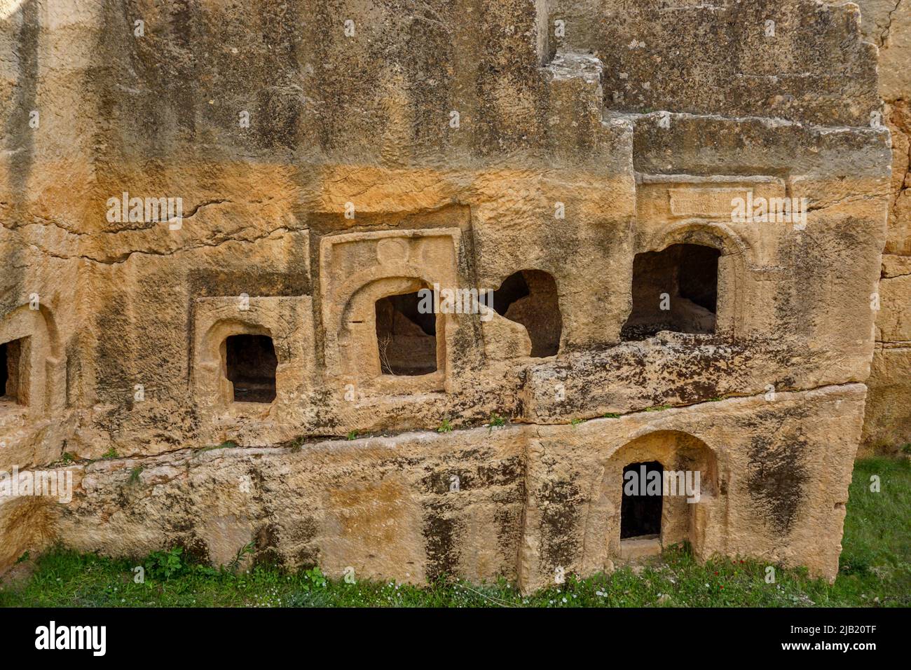 12. Mai 2022 Mardin Türkei. Dara antike Stadt mit Nekropol und Zisterne des Oströmischen Reiches Stockfoto