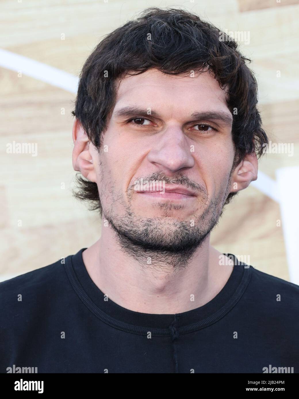 WESTWOOD, LOS ANGELES, KALIFORNIEN, USA - 01. JUNI: Der serbische Profi-Basketballspieler Boban Marjanovic kommt zur Los Angeles Premiere von Netflix's 'Hustle', die am 1. Juni 2022 im Regency Village Theatre in Westwood, Los Angeles, Kalifornien, USA, stattfand. (Foto von Xavier Collin/Image Press Agency) Stockfoto