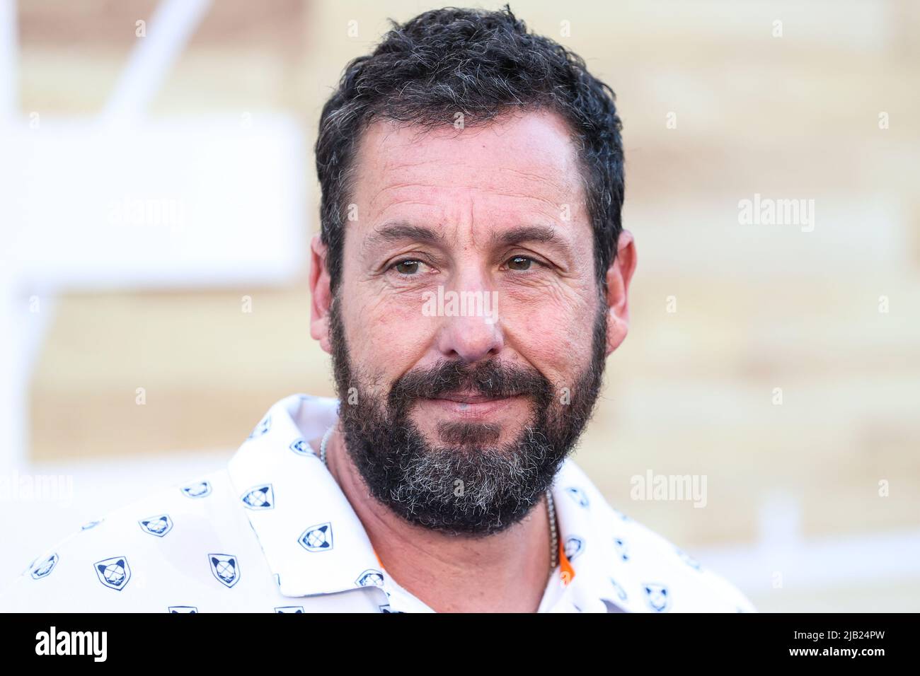 WESTWOOD, LOS ANGELES, KALIFORNIEN, USA - 01. JUNI: Der amerikanische Komiker Adam Sandler kommt zur Los Angeles Premiere von Netflix's 'Hustle', die am 1. Juni 2022 im Regency Village Theatre in Westwood, Los Angeles, Kalifornien, USA, stattfand. (Foto von Xavier Collin/Image Press Agency) Stockfoto