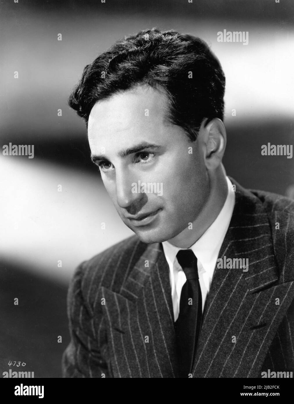 Filmregisseurin ELIA KAZAN 1946 Portrait zu der Zeit drehte er FÜR Metro Goldwyn Mayer DAS GRASMEER (veröffentlicht 1947) Stockfoto