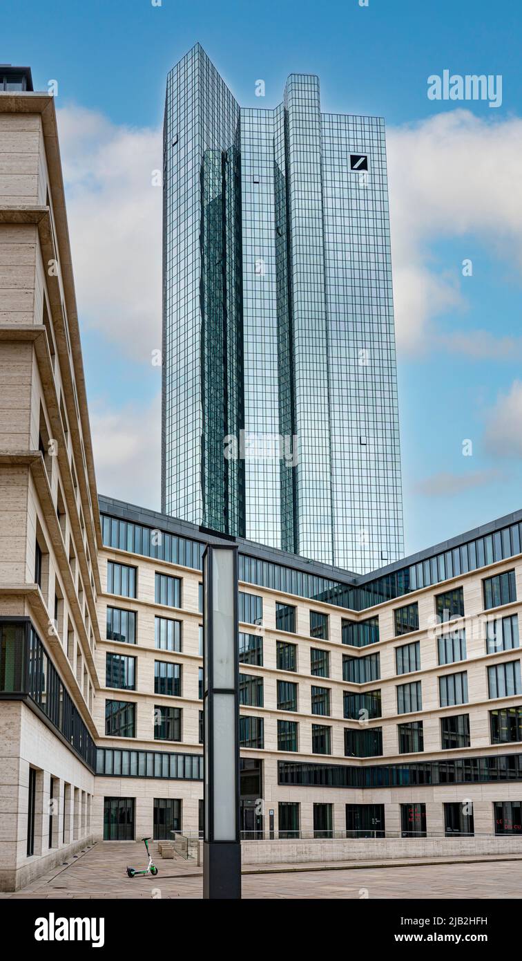 Wolkenkratzer und andere Sehenswürdigkeiten in der Hauptmetropole Frankfurt, Hessen, Deutschland Stockfoto