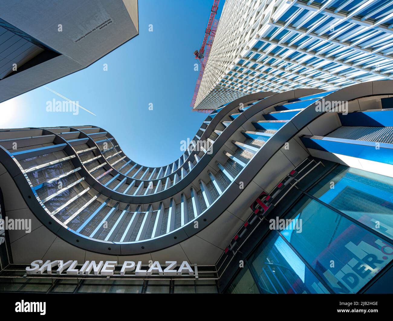 Wolkenkratzer und andere Sehenswürdigkeiten in der Hauptmetropole Frankfurt, Hessen, Deutschland Stockfoto