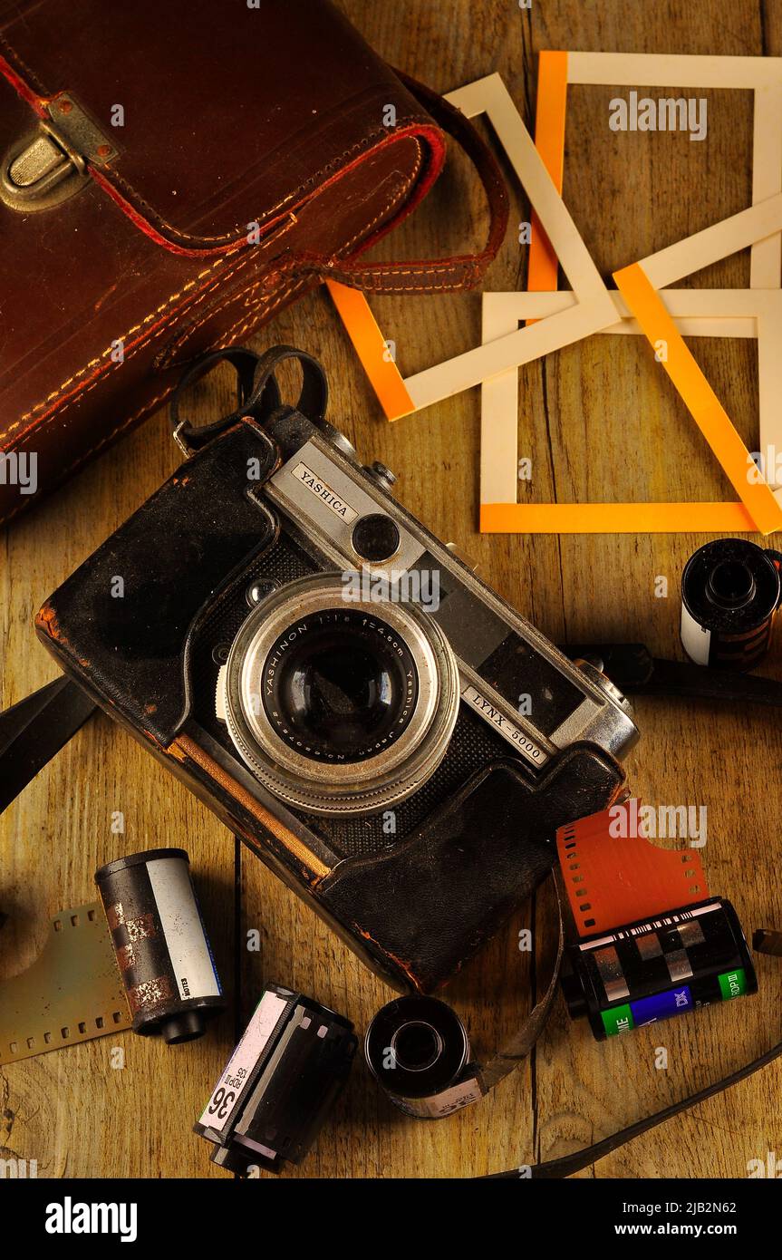 Fotokamera, die Film für analoge Fotografie verwendet, alte Technologie Stockfoto