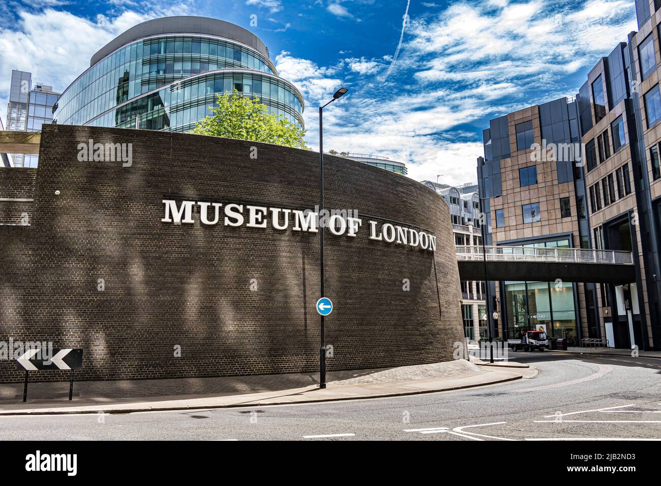 Die Außenwand des Museum of London Komplexes von der Rotunde aus gesehen, London EC2 Stockfoto