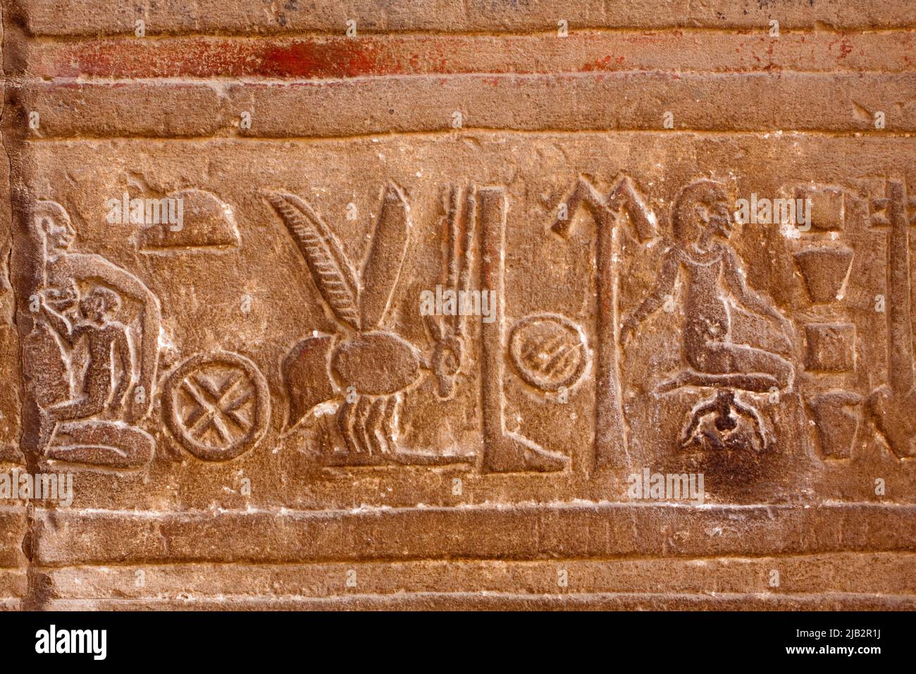 Ägypten, Kom OmboTempel von Horus und Sobek. Der Tempel ist zwei Göttern gewidmet, was sehr ungewöhnlich ist. Rechts ist für den krokodilgott Sobek und links f Stockfoto